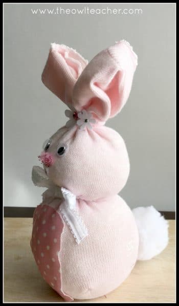 Are you looking for a cute Easter or springtime craft? This Easter bunny craft fits the ticket! In this post, I explain step-by-step how to make this craft, what materials you need for it, and how you can use it. Click through to read the whole post!