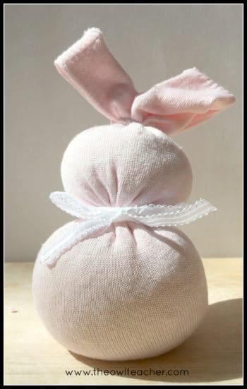 Are you looking for a cute Easter or springtime craft? This Easter bunny craft fits the ticket! In this post, I explain step-by-step how to make this craft, what materials you need for it, and how you can use it. Click through to read the whole post!